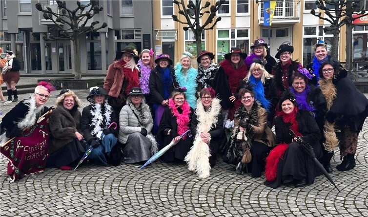 Die Sinziger Möhnen feierten ausgelassen.