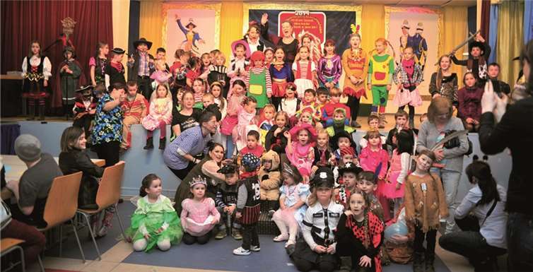 Die Sinziger Pänz erschienen zahlreich zur beliebten Kinderkostüm-Disco im Helenensaal. RÜ