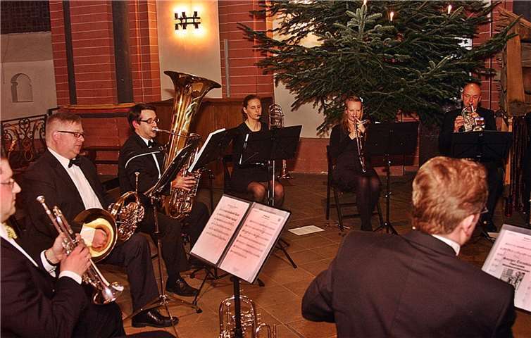 Die Sinziger Turmbläser formten einen großen Spannungsbogen von meditativ-besinnlich bis hin zu furios.