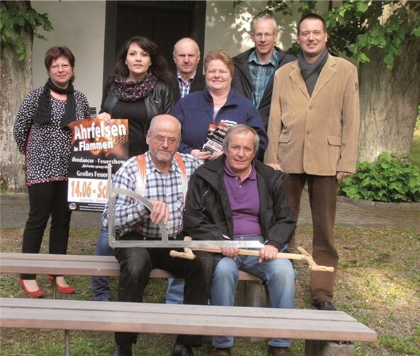 Die Sitzbänke an der Schornkapelle sind wieder von fleißigen Helfern hergerichtet worden. privat