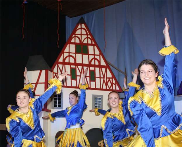 Die Sitzung lebte von exzellenten Tanzbeiträgen. Hier dargeboten von der Funkengarde des Ellenz-Poltersdorfer Karnevalvereins.TE