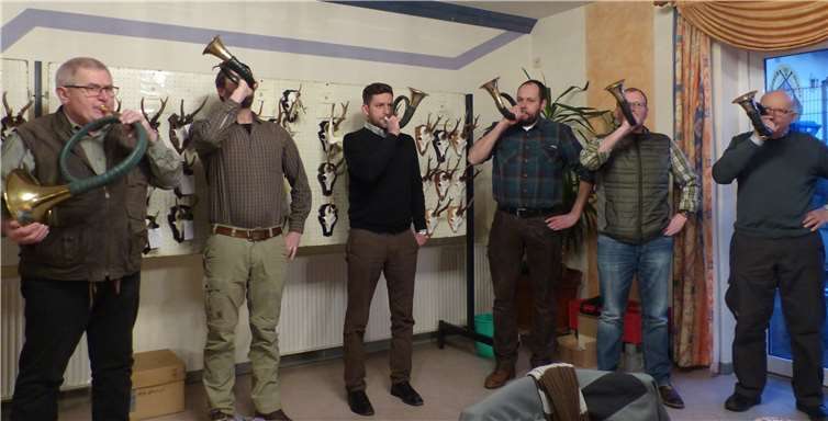 Die Sitzung wurde durch das spielen der Bläsergruppe eröffnet. privat