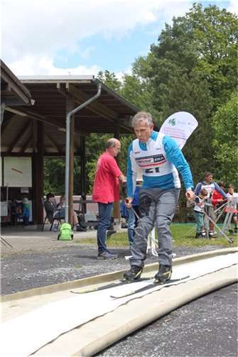Die Ski-Loipe besteht aus einem Techno-Vlies, das die gleichen Eigenschaften wie echter Schnee bietet. Foto: privat