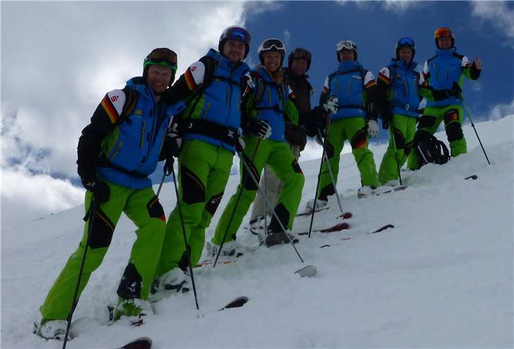 Die Ski- und Snowboardlehrer des TV 06. Privat