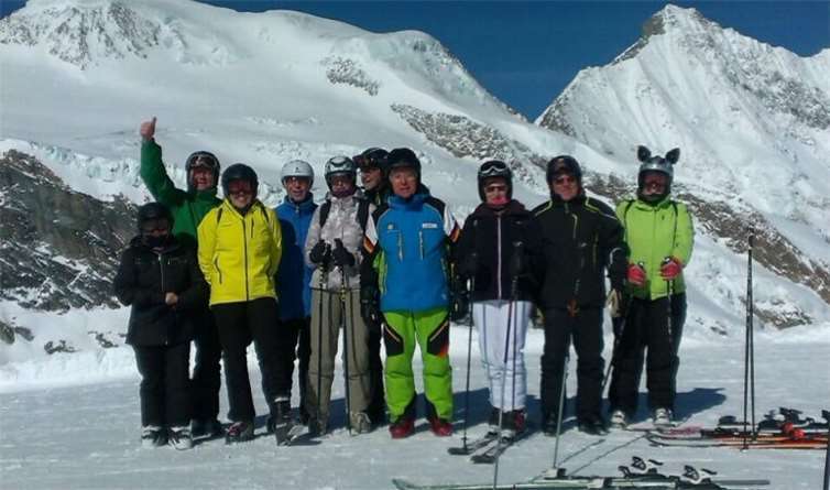 Die Ski- und Snowboardsportler des TV06 erlebten tolle Tage im Saastal.  privat