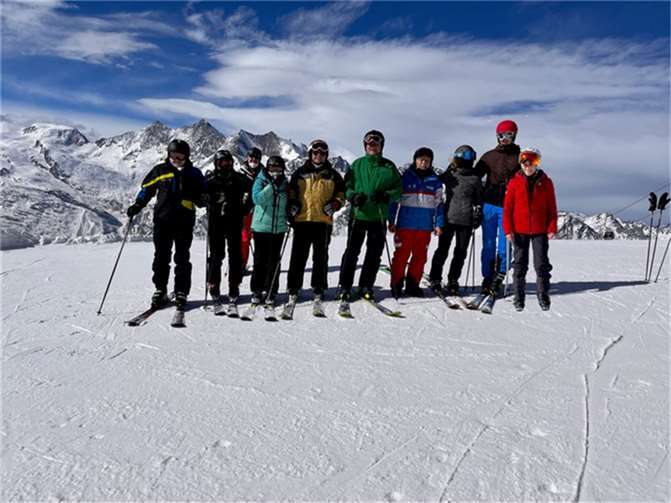 Die Skifreunde im Saastal. Foto: privat