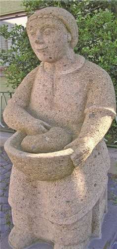 Die Skulptur „Koisdorfer Käskömpche“.Privat