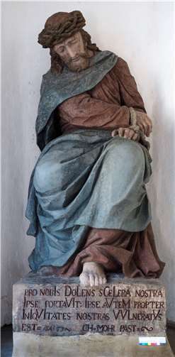 Die Skulptur des Schmerzensmannes am Treppenaufgang der Kirche nach der Restauration. Fotos: Susanne Runkel