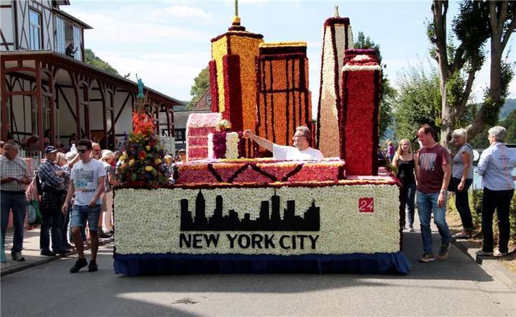 Die Skyline von Manhattan, das inoffizielle Wahrzeichen von New York City, Wagensteller ist der Judo Club Bad Ems.