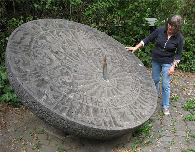 Die Sonnenuhr ist eines der vom Steinhauerverein gestifteten Werke.Foto: privat