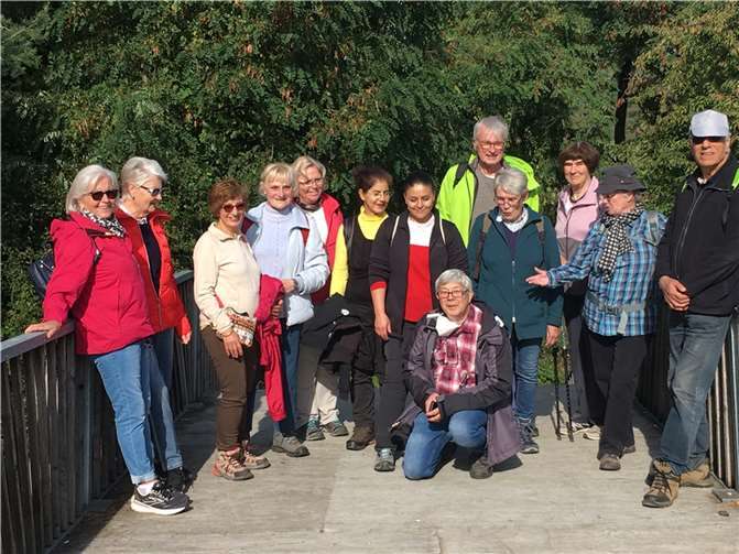 Die Sonntagswanderung des Eifelvereins Bad Breisig führte entlang des Birnenweges in Lantershofen.Foto: privat