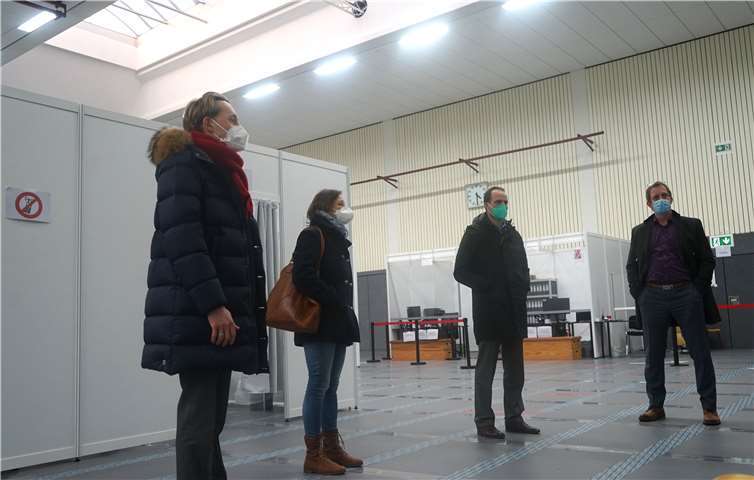 Die Sozialdemokraten aus dem Kreis Mayen-Koblenz haben das Impfzentrum in Polch besucht und den dortigen Mitarbeitern für ihren Einsatz gedankt. Foto: privat