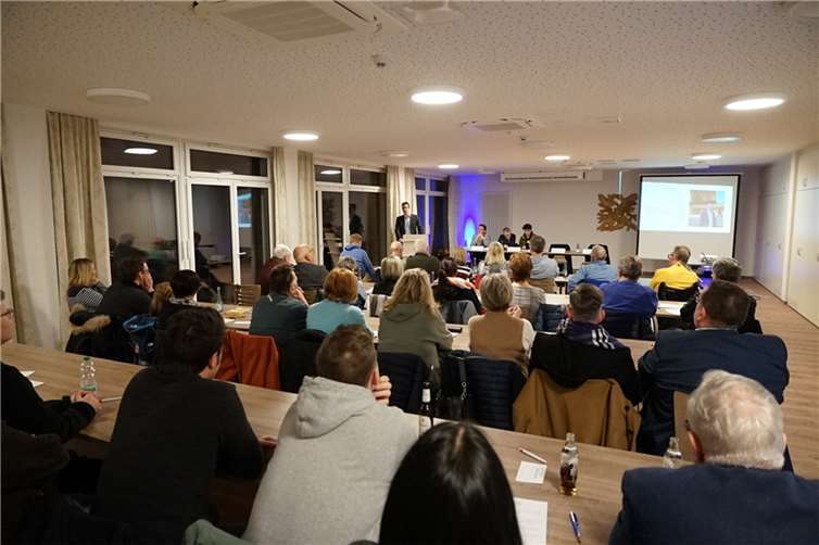 Die Sozialdemokrat:innen aus den fünf Pellenz-Gemeinden haben Sebastian Busch einstimmig zu ihrem Kandidaten für die Wahl des Verbandsbürgermeisters am 18. Juni 2023 gewählt.  Foto: Benjamin Kastner