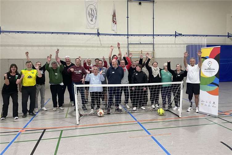 Die SpVgg Burgbrohl und der SV Remagen hatten in die Brohltalsporthalle nach Burgbrohl eingeladen und freuten sich über rund 20 Teilnehmer*innen, die mit viel Neugier und Spielfreude das Angebot annahmen und mit ihrem sportlichen Einsatz zu einem gelungenen Nachmittag beitrugen. Foto: privat