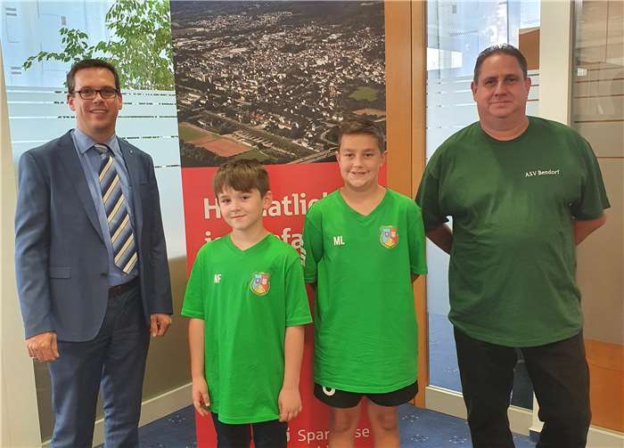 Die Sparkasse Koblenz sponserte die neuen T-Shirts für die Jugendlichen.Foto: Privat