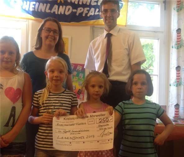 Die Sparkasse unterstützt den Lesesommer in Oberwinter bereits seit Jahren. privat