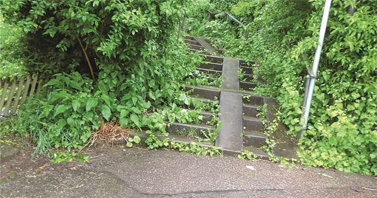 Die Spazier- und Wanderwege in Urbar sind in einem schlechten Zustand. privat