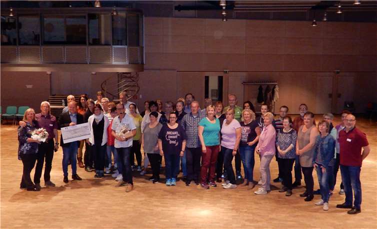 Die Spende von 1.200 Euro wurde dem Bürgermeister der Stadt Polch, Gerd Klasen, überreicht.