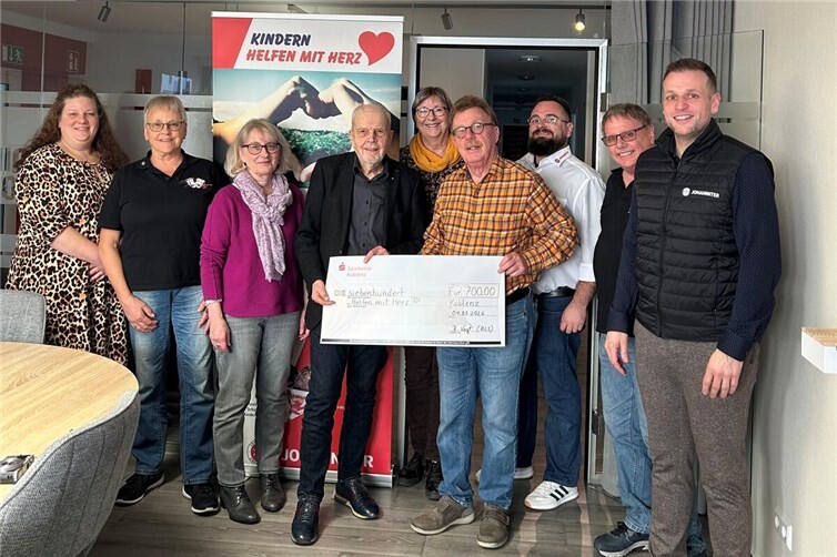 Die Spende wurde an den Leiter der Initiative, Direktor der Grenzschutzdirektion a.D. Klaus Severin übergeben. 