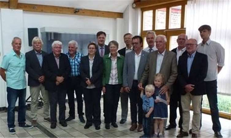 Die Spenden-Empfänger und Vertreter des Lions Clubs Bonn-Rhenobacum.privat