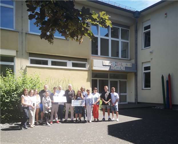 Die Spendeneinnahmen wurden zu gleichen Teilen dem Deutschen Roten Kreuz sowie der Elterninitiative krebskranker Kinder e.V. zugunsten krebserkrankter Geflüchteter übergeben. Foto: privat