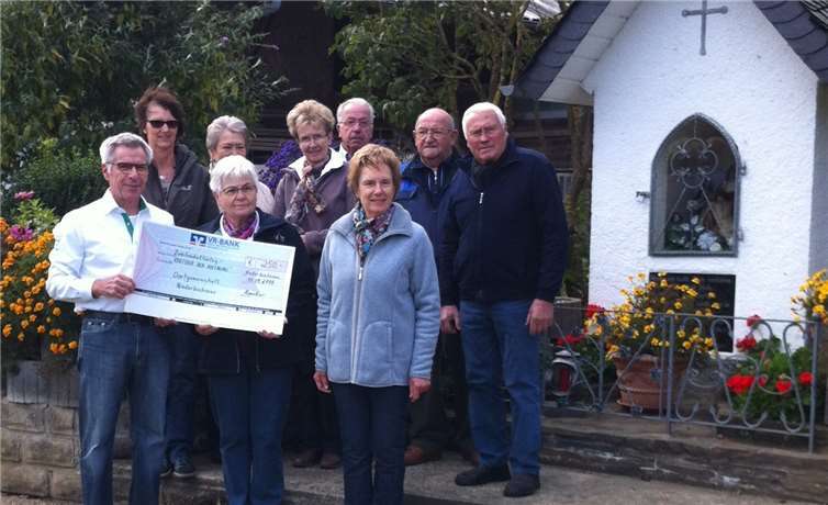 Die Spendenübergabe an die Vor Tour der Hoffnung.Privat