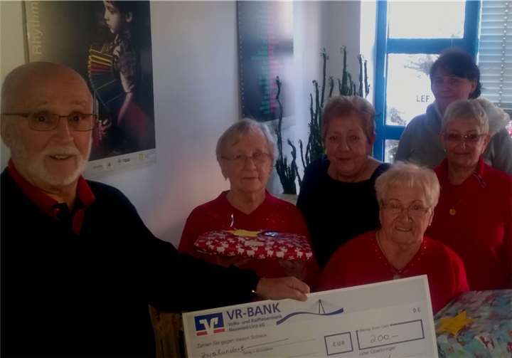 Die Spendenübergabe der AWO an den Kinderschutzbundes Neuwied e.V.. privat