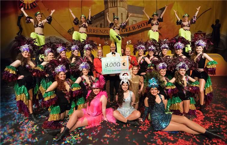 Die Spendenübergabe fand bei der Sitzung „Gelb-Rot tanzt, singt und lacht!“ statt.Foto: PSD Bank/WernerSchaefer