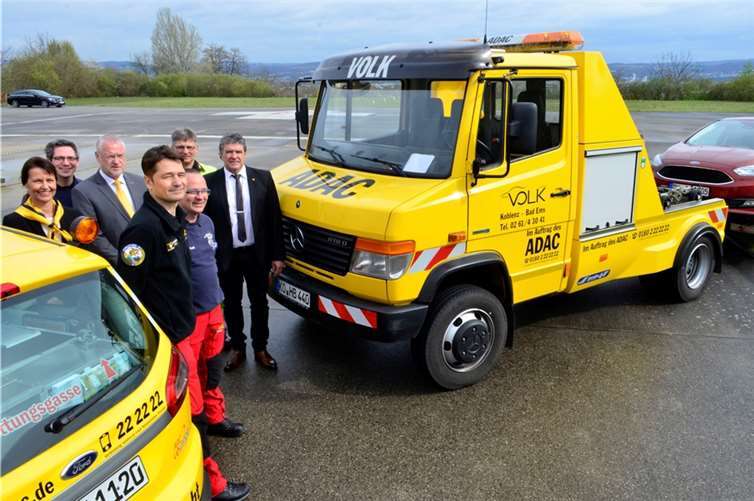 Die Spezialisten erläuterten beim „Tag des Helfens“ die Themen Luftrettung und Pannenhilfe. HEP