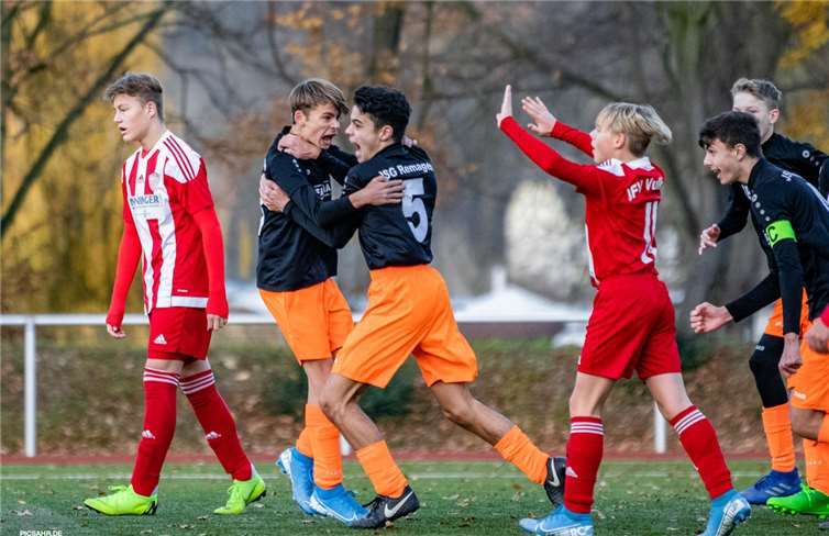 Die Spieler der JSG Remagen drehten im zweiten Durchgang auf.Foto: Tobias Jenatschek