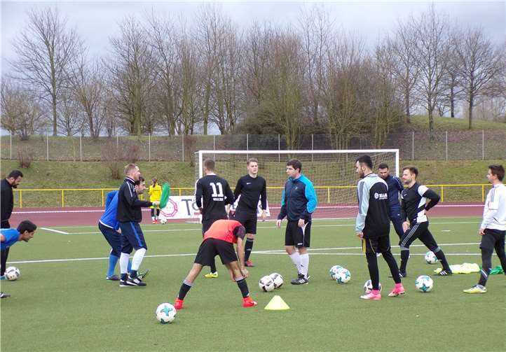 Die Spieler der SG Bad Breisig beim ersten Training nach der Winterpause. privat