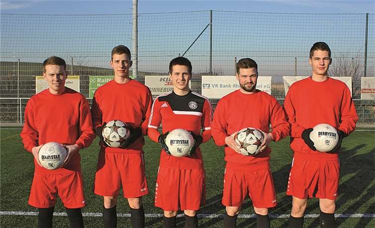 Die Spieler der SG Maifeld konnten sich über neues Trainingsmaterial freuen.privat