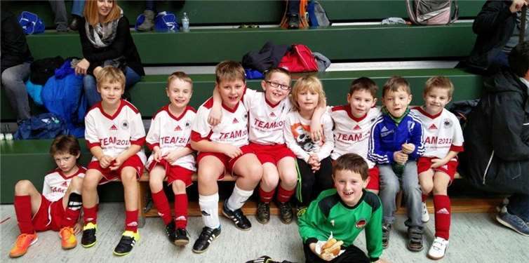 Die Spieler der damaligen F2-Junioren des SV Ochtendung beim Verbandsgemeindeturnier im vergangenen Jahr in der Maifeldhalle in Polch.privat