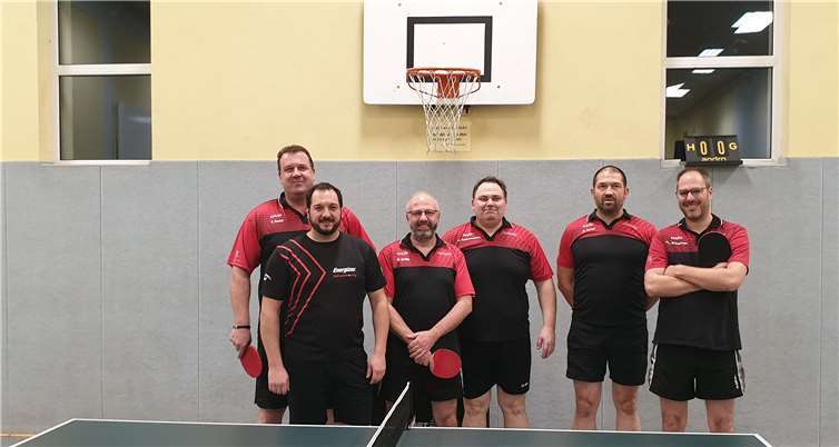 Die Spieler der ersten Mannschaft : v.l.n.r.: Peter Reuter, Jürgen Löhr, Markus Surges, Stephan Radermacher, Matthias Hensen und Thorsten Schachler. Foto: privat