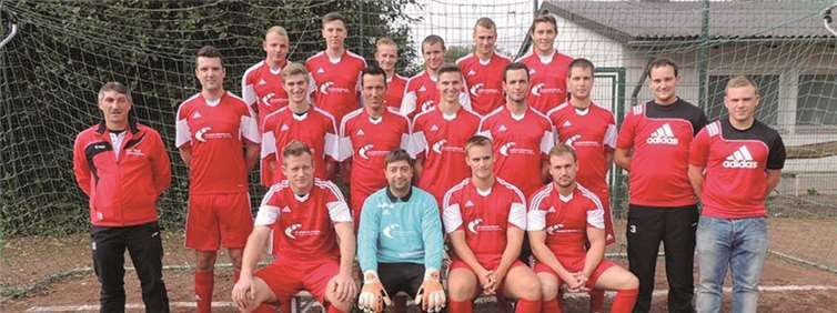 Die Spieler der ersten Mannschaft von Rot-Weiß Dünstekoven. privat