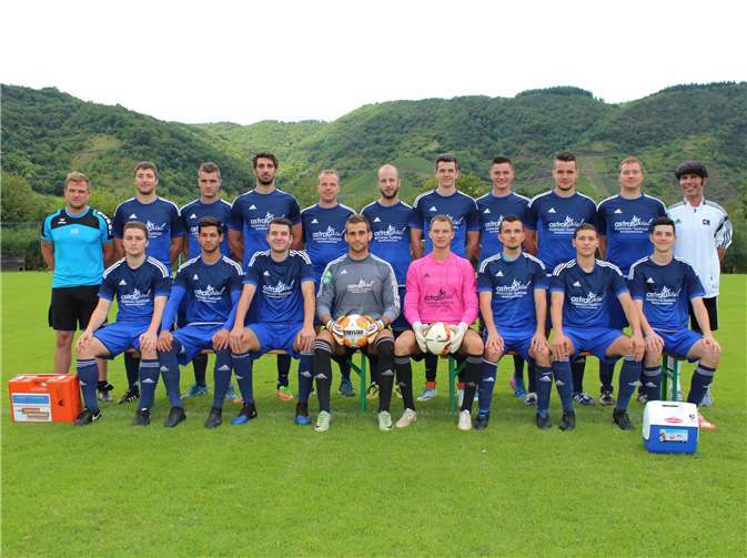 Die Spieler des Bremmer A-Ligisten blicken erwartungsvoll auf die kommenden Begegnungen. LS