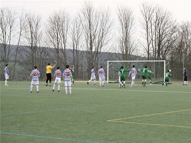 Die Spieler des SV Oedingen gaben auch nach dem 1:3-Rückstand nicht auf und belohnten sich am Ende mit einem gewonnenen Punkt. privat