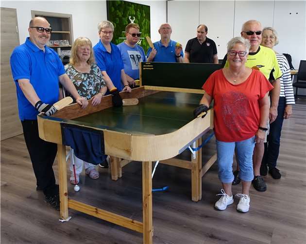 Die Spieler des TUS Rot-Weiß Koblenz an der Showdownplatte in Bernried. Foto: Regina Schmitz