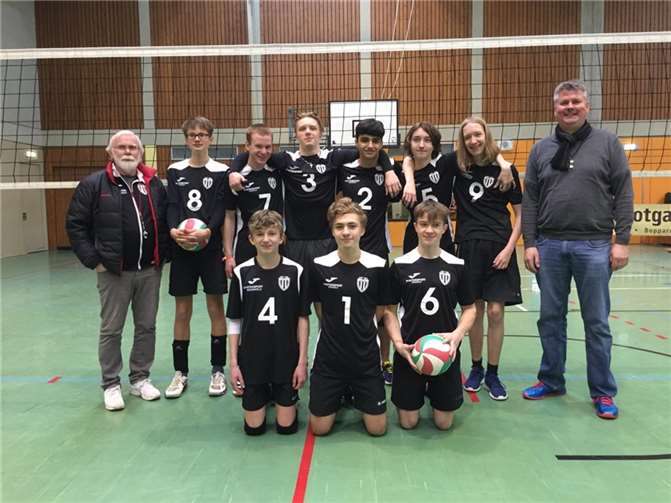 Die Spieler des VfB Linz: Tommy Atkins, Atilla Abdemir, Thomas Bensch, Sören Fischer, Kapitän Max Glätzner, Julian Häfner, Jaydon Morouse, Thomas Schmitt und Benedikt Stemann. Quelle: VfB Linz