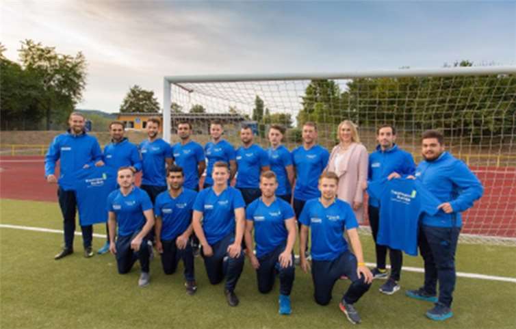 Die Spieler hatten alle Spaß beim Fotoshooting und werden die neuen Shirts mit Freude tragen. Privat