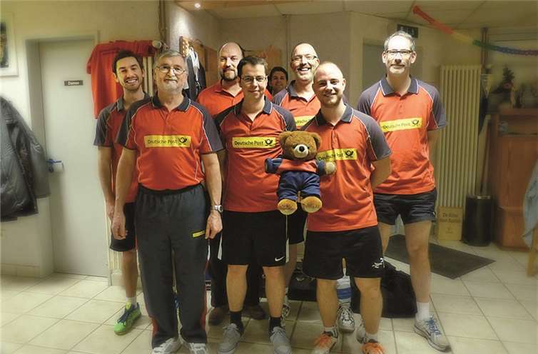 Die Spieler und Ersatzspieler der Mannschaft (hintere Reihe v.li.): René Schumacher, Andreas Kröff, Mike Krumscheid, Marco Steinbach,(vordere Reihe v.li.): Peter Steinbach, Florian Feichter und Klaus Schumacher. privat