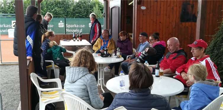 Die SpielerInnen saßen in geselliger Runde beisammen. privat