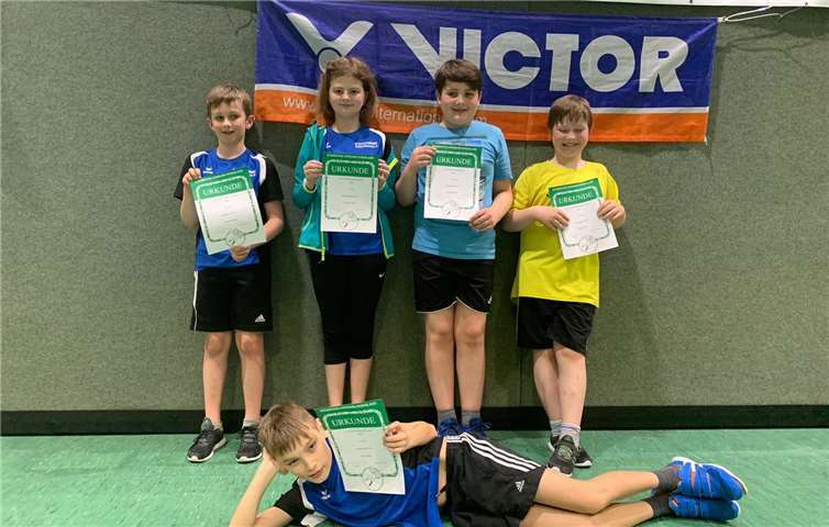 Die Spielerin und Spieler der DJK Plaidt freuten sich über die erreichten Platzierungen (v.l.): Daniel Kennert, Christina Dahl, David Klemens, Oliver Nolde und vorne: Nico Kaiser.Foto: DJK Plaidt-Badminton