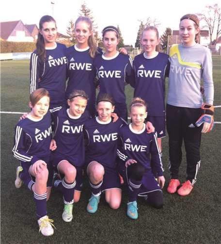 Die Spielerinnen der C-Juniorinnen vor der Begegnung in Oedekoven.  Privat