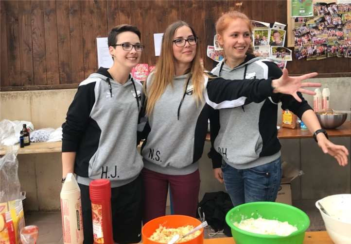 Die Spielerinnen der Damenmannschaft sorgten für das leibliche Wohl. Privat