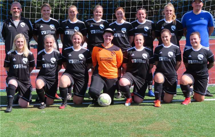 Die Spielerinnen der FSG Nettetal schienen sich ihres Sieges schon vor dem Spiel sicher zu sein, so froh gelaunt wirkten sie jedenfalls schon früh. Foto: privat