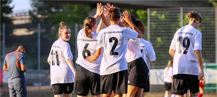 Die Spielerinnen des SC 13 II hatten allen Grund zum Jubeln. Foto: Guido Kölzer