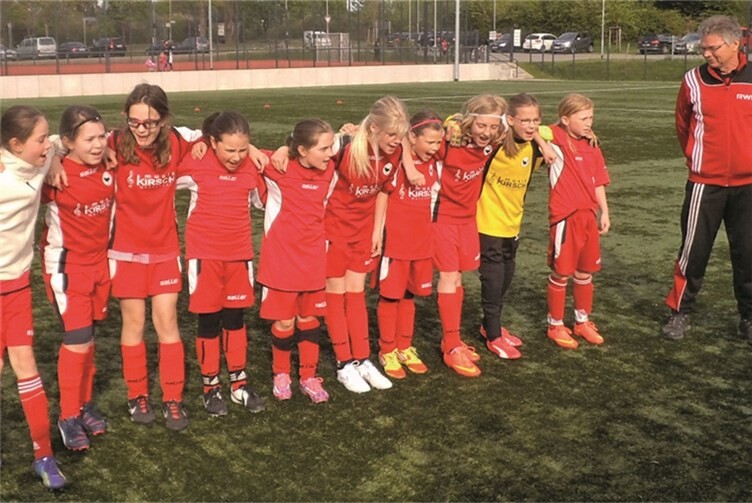Die Spielerinnen des SV Rot-Weiß Merl feierten ihren Sieg. Privat