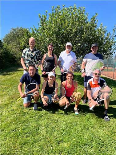 Die Spielerinnen und Spieler des TC Oberfell. Foto: privat