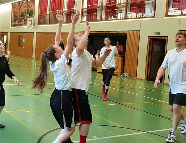 Die Spielerinnen und Spieler zeigten vollen Einsatz. Fotos: Turnverein 1879 Arzbach e.V.